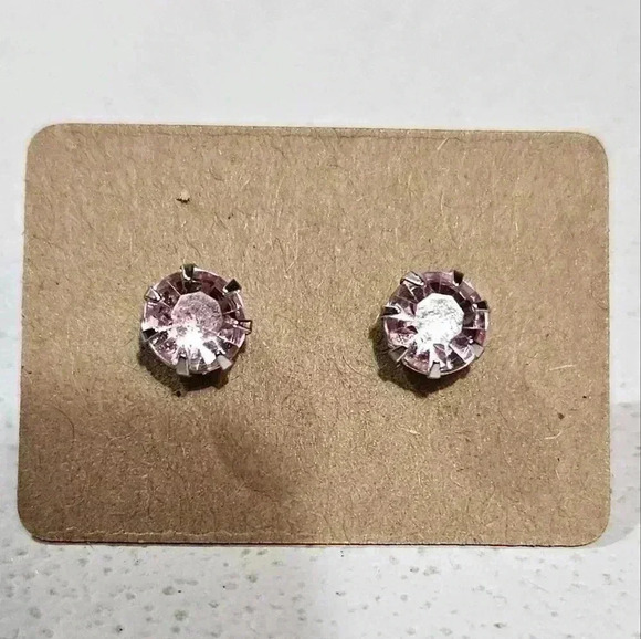 ❤️Free with bundle❤️Pink stone silver tone stud earrings! - Picture 1 of 2